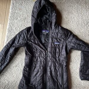 Like new, black patagonia jacket.